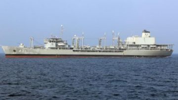 تحترق حاليا.. الحرس الثوري الإيراني يعلن استهداف ناقلة نفط أمريكية تحترق حاليا.. الحرس الثوري الإيراني يعلن استهداف ناقلة نفط أمريكية