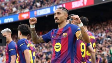 رافينها يقود برشلونة لفوز عريض على إشبيلية بخماسية في الدوري الإسباني رافينها يقود برشلونة لفوز عريض على إشبيلية بخماسية في الدوري الإسباني