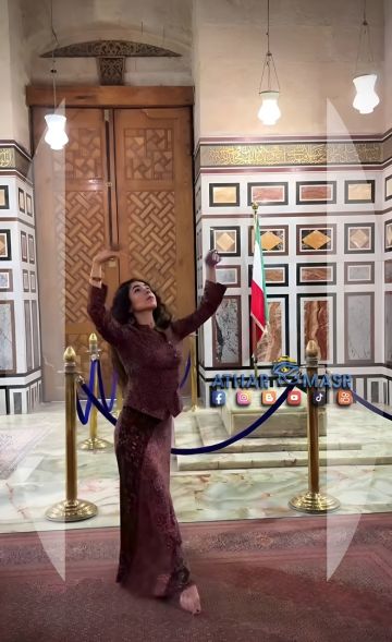 فتاة تثير موجة غضب في مصر برقصة داخل ضريح شاه إيران