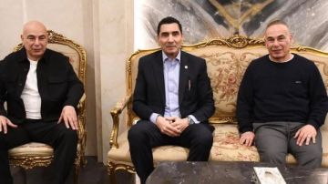 وزير الرياضة يجتمع بجهاز منتخب مصر في استاد القاهرة.. صورة تكشف التفاصيل وزير الرياضة يجتمع بجهاز منتخب مصر في استاد القاهرة.. صورة تكشف التفاصيل