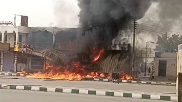 السيطرة على حريق اندلع في عدد من المحلات التجارية بالوادي الجديد السيطرة على حريق اندلع في عدد من المحلات التجارية بالوادي الجديد