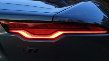 جاجوار تلغي إنتاج 4 سيارات فجأة قبل التحول للكهرباء