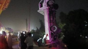 دون إصابات.. انقلاب سيارة نقل محملة بردة دقيق داخل ترعة بأرمنت جنوب الأقصر دون إصابات.. انقلاب سيارة نقل محملة بردة دقيق داخل ترعة بأرمنت جنوب الأقصر