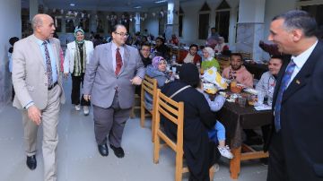 رئيس جامعة كفر الشيخ في إفطار جماعي مع أسرة الجهاز الإداري صور رئيس جامعة كفر الشيخ في إفطار جماعي مع أسرة الجهاز الإداري صور