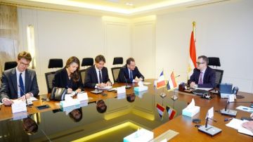 علاقات استراتيجية ورسائل مهمة.. وزير التخطيط يبحث مع السفير الفرنسي تعزيز التعاون الاقتصادي والتنموي فيديو وصور