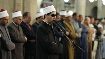 قراء الجامع الأزهر يحيون صلاة التراويح في ليلة 24 رمضان بروايات حفص وإسحاق ورويس