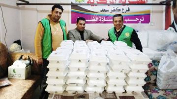 مطبخ الخير.. توزيع 500 وجبة إفطار صائم وشنط غذائية بكفر سعد مطبخ الخير.. توزيع 500 وجبة إفطار صائم وشنط غذائية بكفر سعد