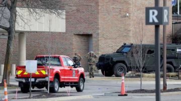 مقـ.تل شخص اقتحم كنيسا يهوديا بشاحنة في ميشيجن الأمريكية