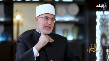 تخرج زكاتك في بلد الإقامة أم الأم؟.. رد حاسم من مفتي الجمهورية فيديو