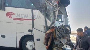 إصابة 7 أشخاص في حادث تصادم أتوبيس ونصف نقل بصحراوي بني مزار بالمنيا