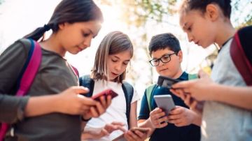 المدارس للطلاب : الموبايل ممنوع بتعليمات من الوزارة