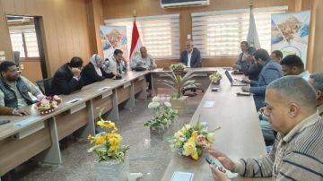 رئيس مدينة سيوة يعقد اجتماعا لمتابعة تنفيذ خطة رصف الطرق