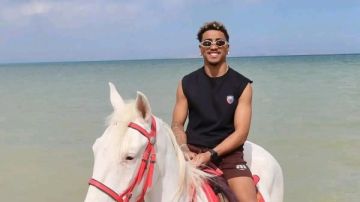 فارس برازيلي.. بيزيرا يستمتع بقضاء عطلته بركوب الخيل فارس برازيلي.. بيزيرا يستمتع بقضاء عطلته بركوب الخيل