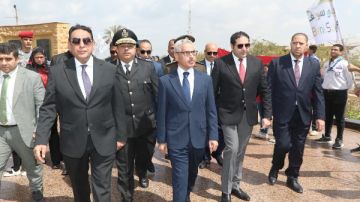 محافظ بني سويف يضع إكليل الزهور على النصب التذكاري للشهداء بمناسبة العيد القومي للمحافظة محافظ بني سويف يضع إكليل الزهور على النصب التذكاري للشهداء بمناسبة العيد القومي للمحافظة