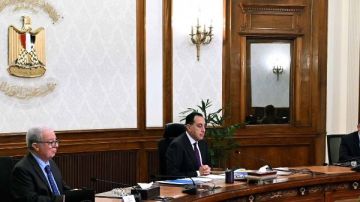 الاستثمار: رؤية تنفيذية لجعل مصر مركزا إقليميا لجذب الاستثمارات والتجارة الخارجية الاستثمار: رؤية تنفيذية لجعل مصر مركزا إقليميا لجذب الاستثمارات والتجارة الخارجية