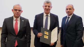 تبلغ 1.2 مليار دولار.. مصر تسلم 8 رخص ذهبية جديدة لمشروعات محلية وعربية وأجنبية .. تفاصيل