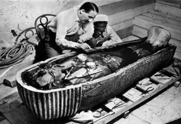 رسالة نادرة لمكتشف مقبرة توت عنخ آمون تهاجم مروج لعنة الفراعنة