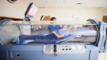 ما أسباب استخدام العلاج بالاكسجين المضغوط؟ وما مخاطره ما أسباب استخدام العلاج بالاكسجين المضغوط؟ وما مخاطره