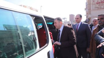 محافظ دمياط يشدد على وضع ملصقات على سيارات الأجرة