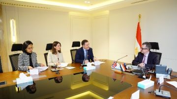 وزير التخطيط يلتقي السفير البريطاني لبحث تعزيز التعاون الاقتصادي