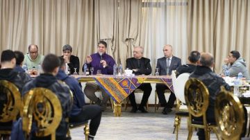 تفاصيل لقاء رئيس البنك الأهلي مع اللاعبين تفاصيل لقاء رئيس البنك الأهلي مع اللاعبين