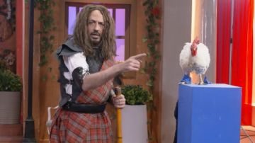 خالد سرحان ضحية مقلب غريب في كاميرا الفرخة بألف ليلة وليلة مع فيفي