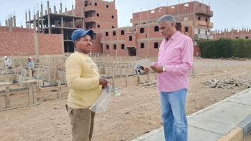 رئيس مدينة القصير يتابع ميدانيا مناطق الحجاز ويتصدى لمخالفات البناء رئيس مدينة القصير يتابع ميدانيا مناطق الحجاز ويتصدى لمخالفات البناء