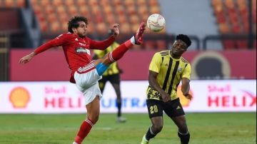 غلبة حمراء.. تاريخ مواجهات الأهلي والمقاولون العرب قبل موقعة الجبل الأخضر الليلة