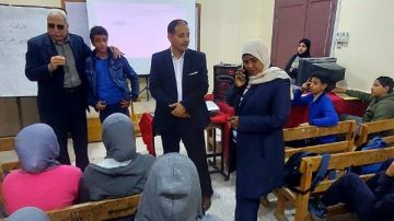 مدير تعليم البحر الأحمر يجري جولة مفاجئة بمدارس رأس غارب