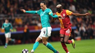 مكافآت خيالية تشعل حماس جالطة سراي قبل معركة أنفيلد أمام ليفربول في دوري الأبطال مكافآت خيالية تشعل حماس جالطة سراي قبل معركة أنفيلد أمام ليفربول في دوري الأبطال