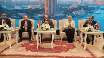 وزير الكهرباء يشارك العاملين بالشركات والنقابة العامة للمرافق إفطارهم الجماعي