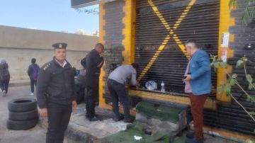 غلق وتشميع محلين غير مرخصين بحي جنوب الغردقة غلق وتشميع محلين غير مرخصين بحي جنوب الغردقة