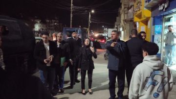 لا تهاون مع المخالفين .. محافظ البحيرة تتابع ميدانيا الالتزام بمواعيد غلق المحال العامة