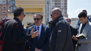 محافظ بورسعيد يتفقد سير العمل في تطوير ميدان مجمع المطاعم وكورنيش الشاطئ شاهد