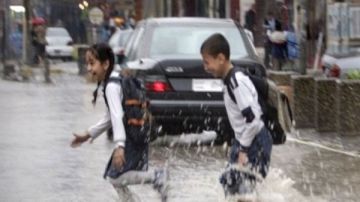 شاهد .. مدارس تعلن تأجيل امتحانات شهر مارس اليوم لسوء الأحوال الجوية