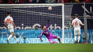 ليفركوزن يتقدم على بايرن ميونيخ بهدف نظيف في الشوط الأول بالدوري الألماني