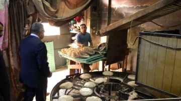 محافظ الدقهلية من مخابز طلخا: لا تهاون في جودة رغيف الخبز ووصول الدعم لمستحقيه محافظ الدقهلية من مخابز طلخا: لا تهاون في جودة رغيف الخبز ووصول الدعم لمستحقيه