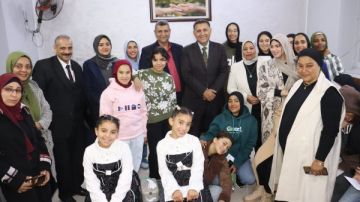محافظ القليوبية يشارك فتيات مؤسسة البنات فرحة الإفطار بمناسبة قرب عيد الفطر