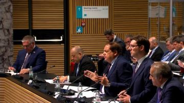 نخسر المليارات.. محمد أبو العينين: حرب الشرق الأوسط تؤثر سلبا على قناة السويس