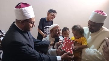 وزير الأوقاف يوجه بدراسة آلية مناسبة لتكريم مواطن أسواني تعرض للتنمر.. صور