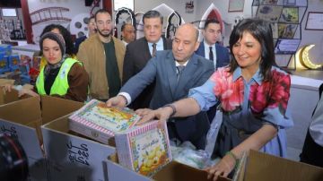 وزير العمل يشارك صناع الخير في تعبئة كراتين المواد الغذائية