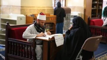 2300 دارس يؤدون الاختبارات التتابعية بـ رواق القرآن الكريم للكبار بالجامع الأزهر