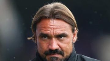 إيقاف فاركه مدرب ليدز يونايتد مباراة لسبب صادم