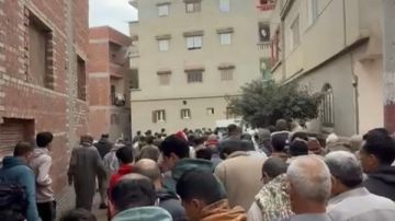 تشييع جثمان إمام مسجد توفى أثناء صلاة التراويح بالدقهلية..صور