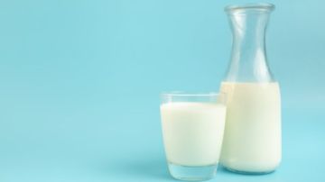 دراسة حديثة: كوب حليب يوميا قد يقلل خطر الإصابة بالسكتة الدماغية بنسبة 10 