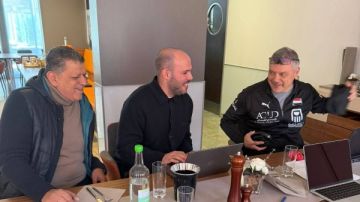 رئيس اتحاد اليد يجتمع مع مسئولي بوما في ألمانيا لتجديد تعاقد المنتخبات بمزايا جديدة رئيس اتحاد اليد يجتمع مع مسئولي بوما في ألمانيا لتجديد تعاقد المنتخبات بمزايا جديدة