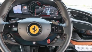 رئيس فيراري يكشف سر سيطرة شاشات اللمس على السيارات.. وسبب عودة الأزرار