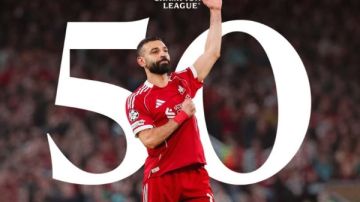 ليفربول يحتفل بصلاح بعد وصوله لـ 50 هدفا في دوري الأبطال
