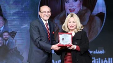 محمد صبحي يكرم نجوم الزمن الجميل: أنتم ضمير الفن الحقيقي صور