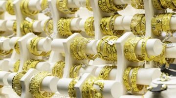 تذبذب في السوق المحلي .. سعر جرام الذهب اليوم الأحد 8-3-2026 تذبذب في السوق المحلي .. سعر جرام الذهب اليوم الأحد 8-3-2026